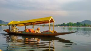 BEAUTY OF DAL LAKE OF KASHMIR